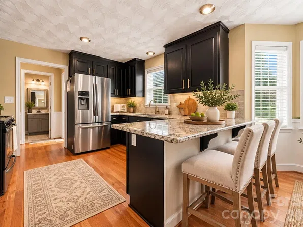 4948 Betty Dr NE, Hickory, NC 28601
