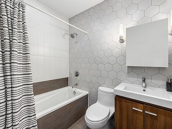 5th image of 664 Jefferson Ave #2B