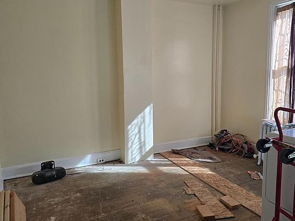 5th image of 2337 W Sergeant St