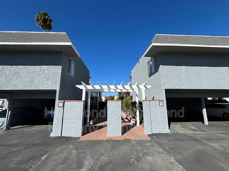911 Ventura Ave #2 — Photo 1
