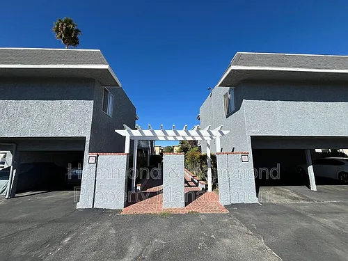 911 Ventura Ave #2 Photo 1