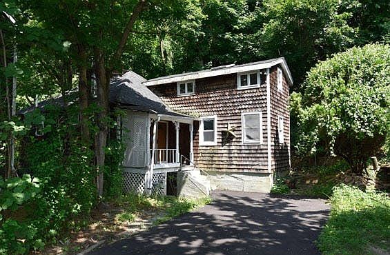 3rd image of 16 Herb Hill Rd