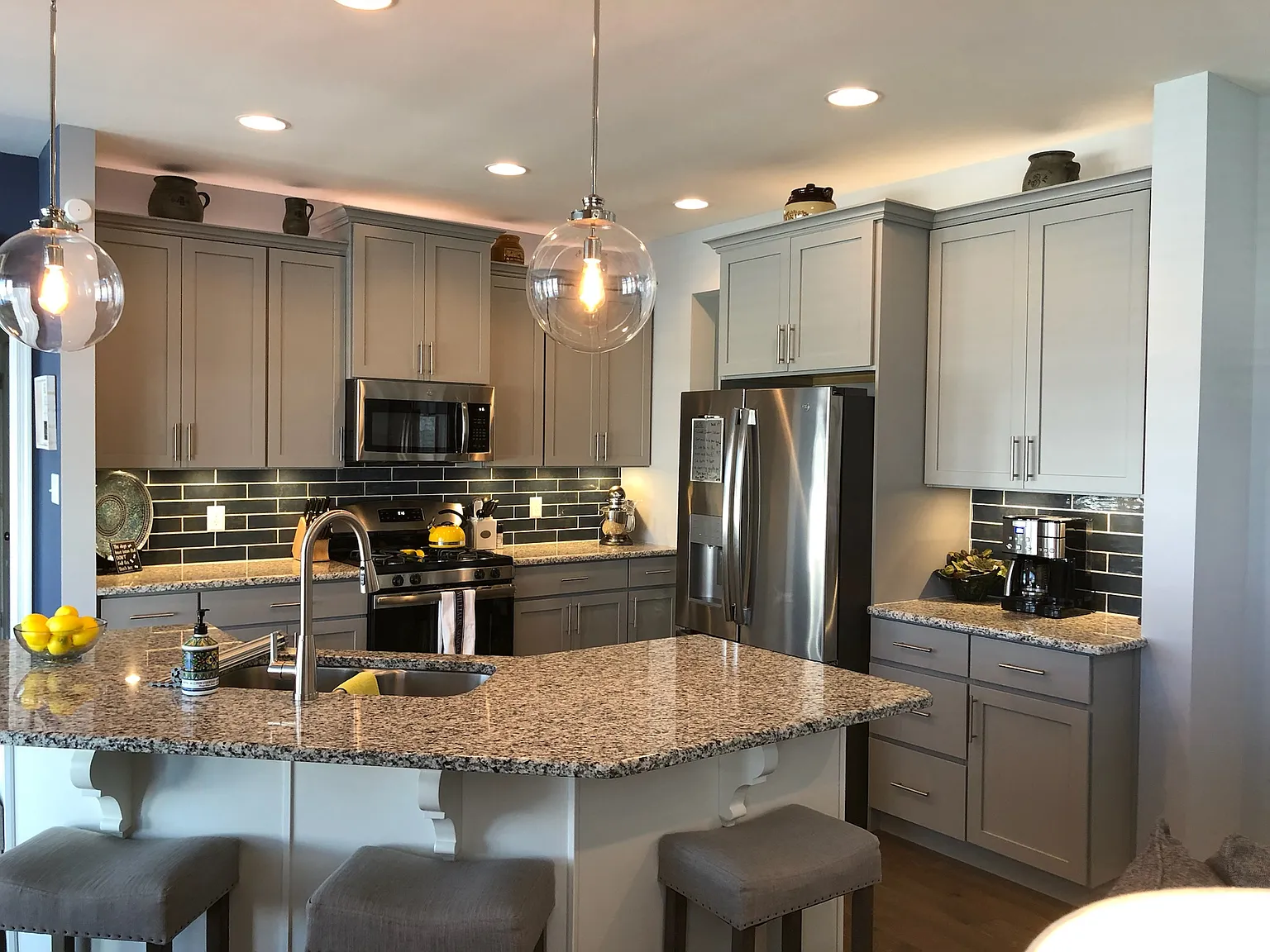 4 bed, 2.5 bath, 3225 sqft, $3,995 — Photo 3