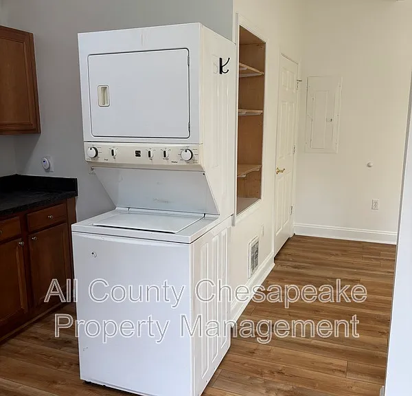 1011 Main St #B — Photo 7