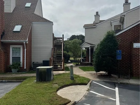 5093 Gatehouse Way, Virginia Beach, VA 23455