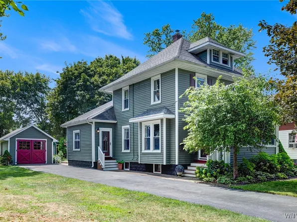 38 Oliver Pl, Hamburg, NY 14075