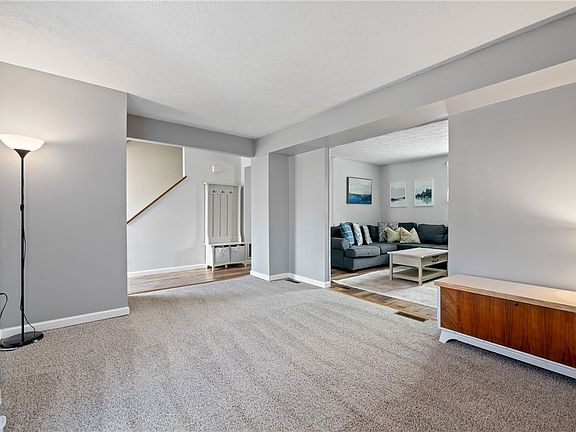 4th image of 910 Glenwood Ct