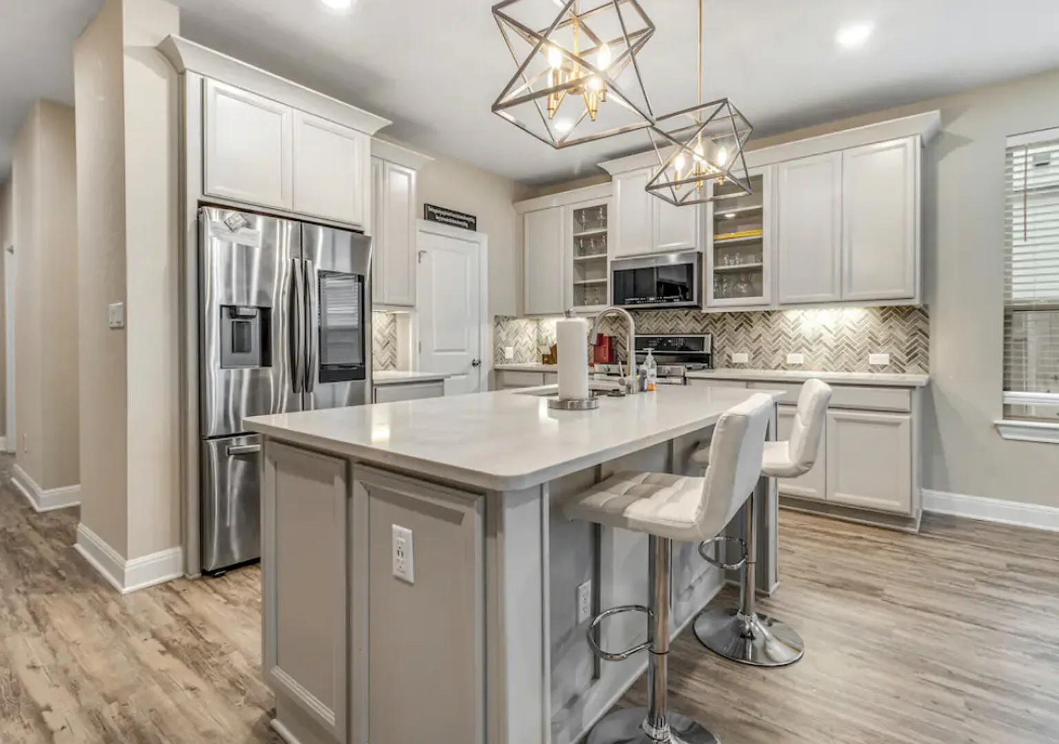 5BR Luxury Home with King Beds, 3.5 Baths, Theater & Chef's Kitchen — Photo 2