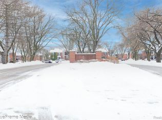 27654 E Echo Valley Unit 234, Farmington Hills, MI 48334