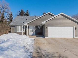105 Gladstone Dr, Lino Lakes, MN 55014