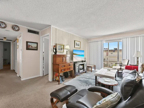 721 Lori Drive #313, Palm Springs, FL 33461