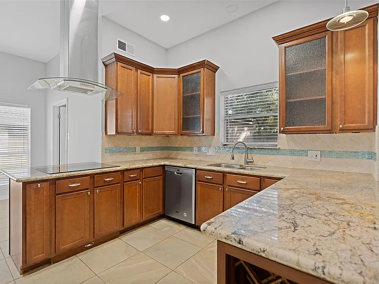 15414 Willow River Dr — Photo 7