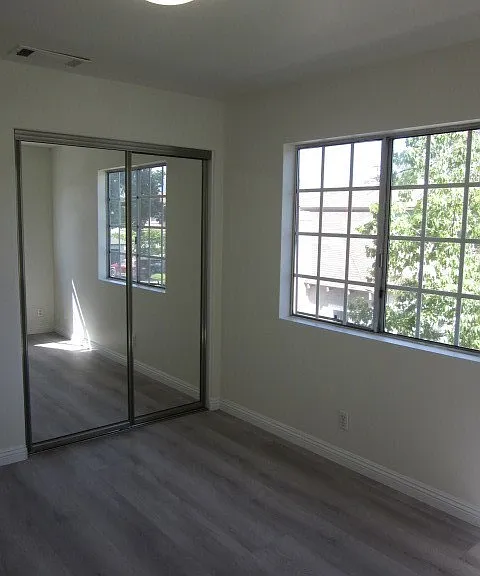 6017 Primrose Ave — Photo 15