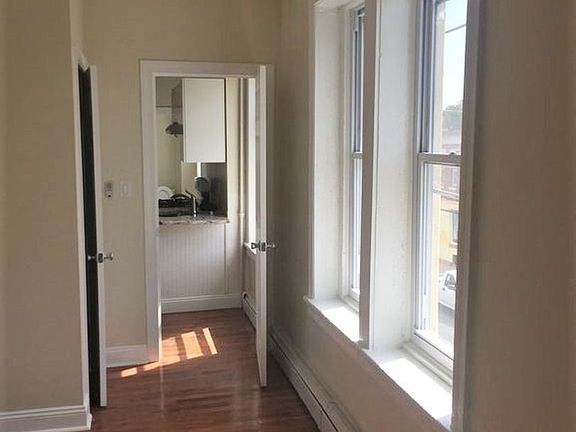 3rd image of 2938 W Oxford St APT 2F