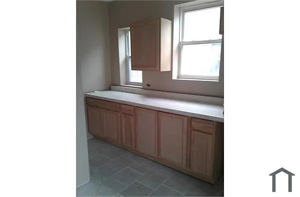 Building Photo - 1225 N Lockwood Ave #2