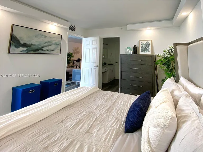 6820 Indian Creek Dr #9C — Photo 10