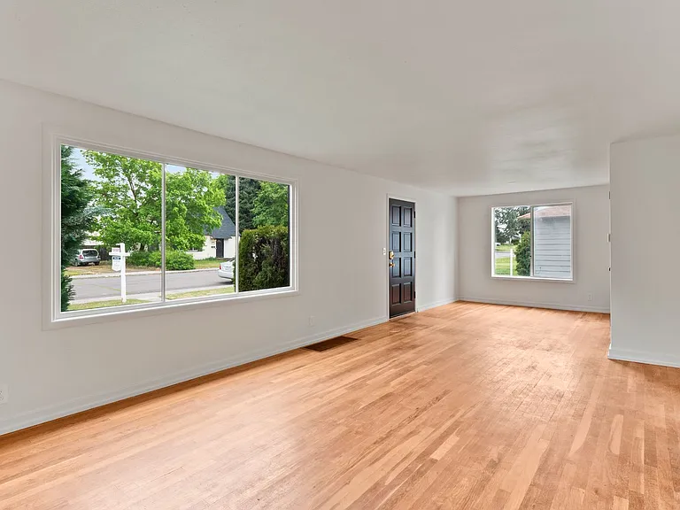 2521 W Sanson Ave — Photo 8