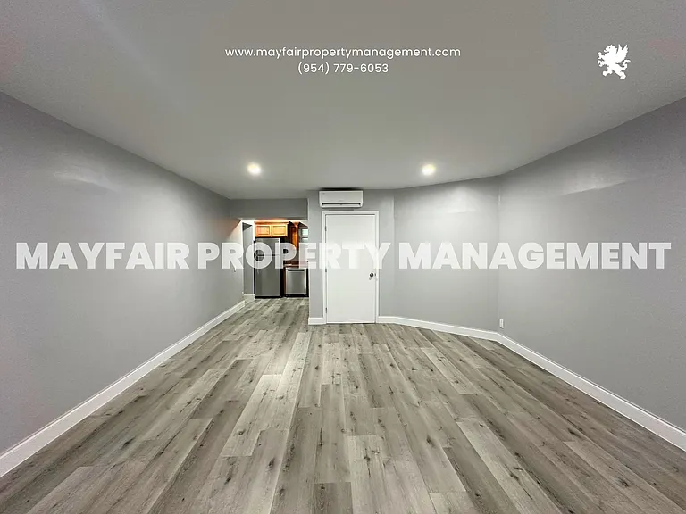 195 SE 10th St #3 — Photo 4