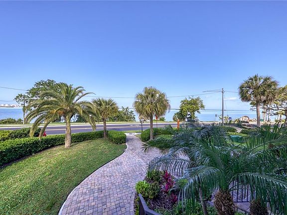 4th image of 2093 Edgewater Dr