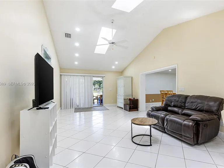 19323 Carolina Cir — Photo 15