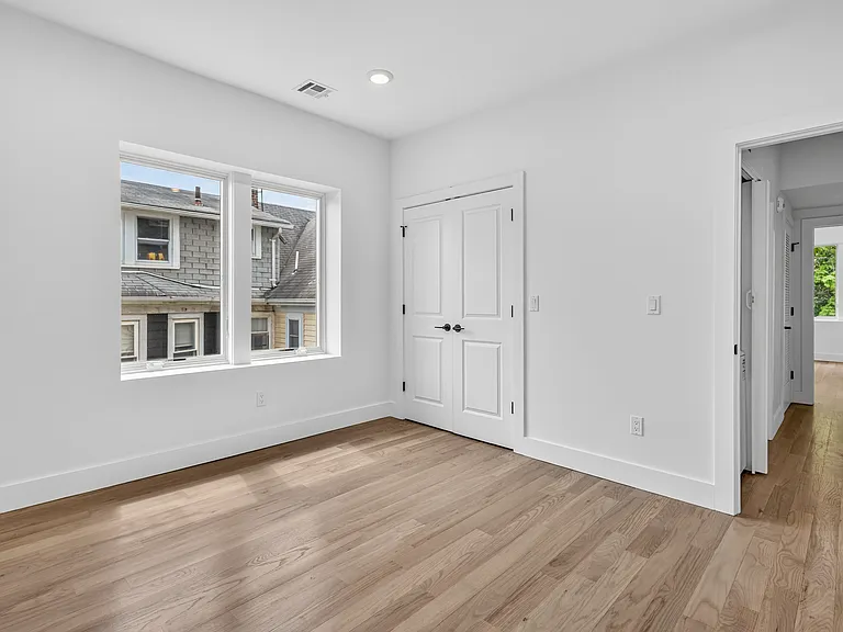 46 Hudson Ave #B — Photo 12