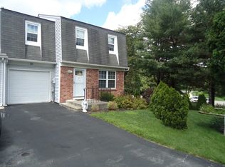 30 Aspen Ct, Fishkill, NY 12524