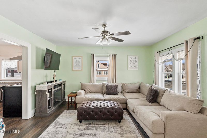 5th image of 12 Lawndale Avenue