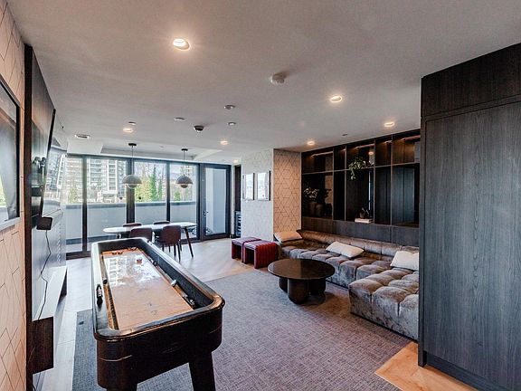 4th image of 2108 Gilmore Ave #1612