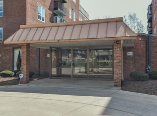 460 W Downer Pl APT 2A, Aurora, IL 60506