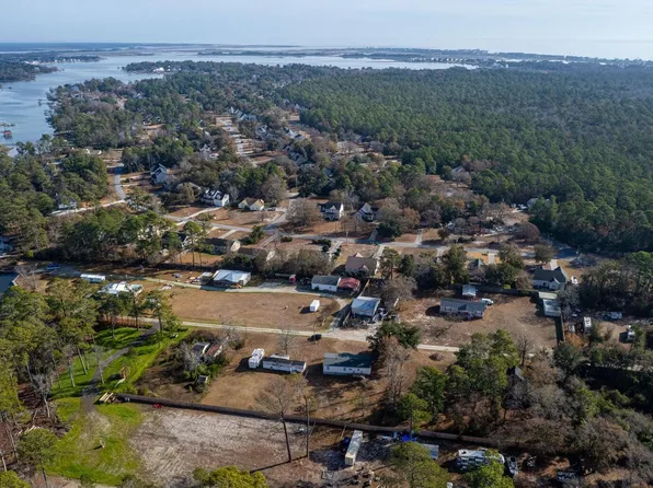 417 Henderson Court, Sneads Ferry, NC 28460