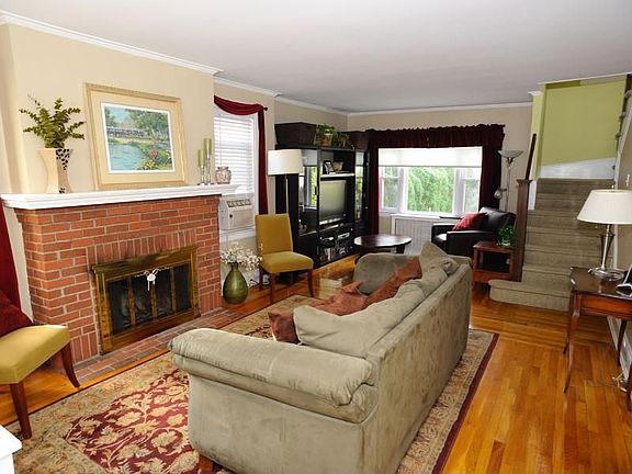 Large Living Room with 2 Seating Areas,