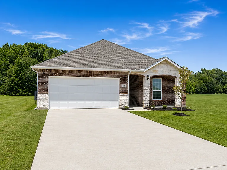 235 Royal Oak Dr — Photo 1