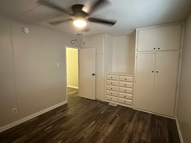 705 S Lyon Ave — Photo 6