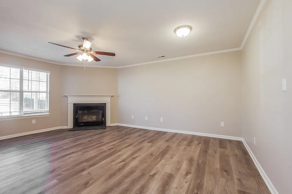 3 bed, 2.0 bath, 1200 sqft, $2,040 — Photo 4