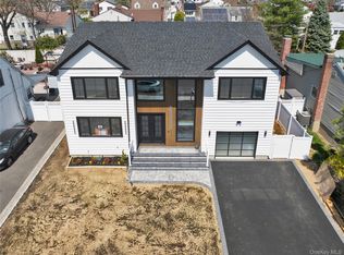 2661 Hyacinth St, Westbury, NY 11590