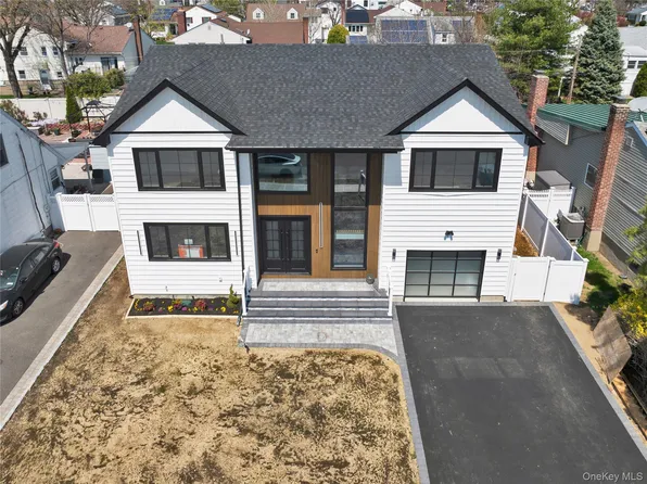 2661 Hyacinth Street, Westbury, NY 11590