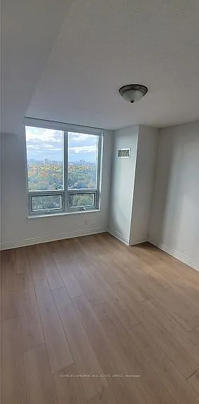 15 Greenview Ave #2012 — Photo 6
