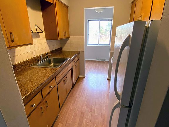 3rd image of 18851 Hilliard Blvd #4