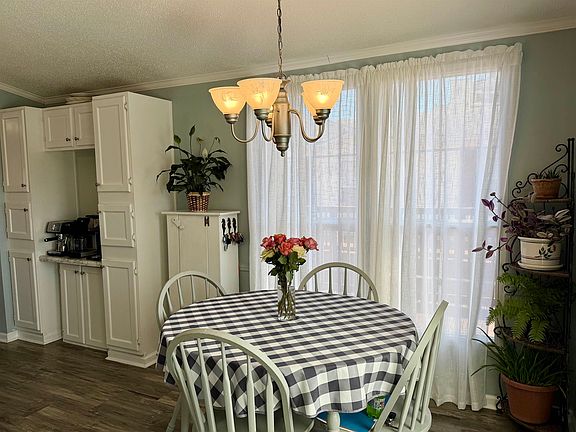 5th image of 211 Dixon Dr.