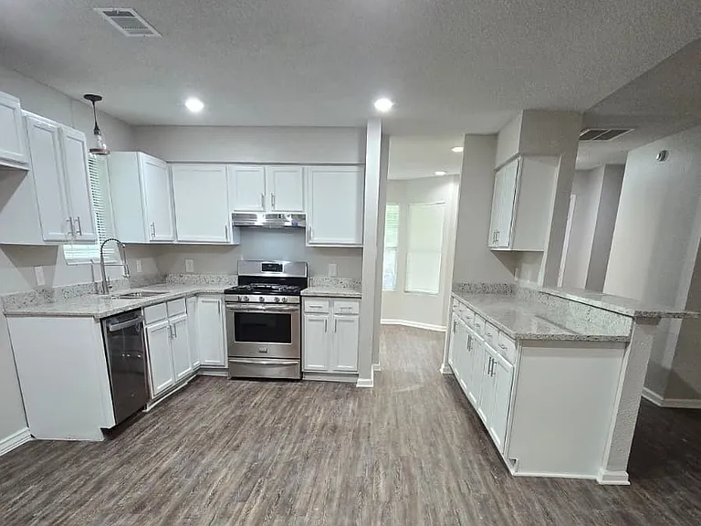 312 County Road 2273 — Photo 2