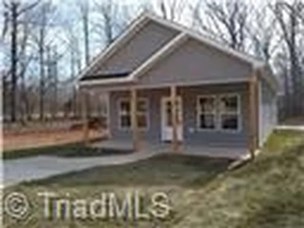 738 Meadowgreen Village Dr, Eden, NC 27288