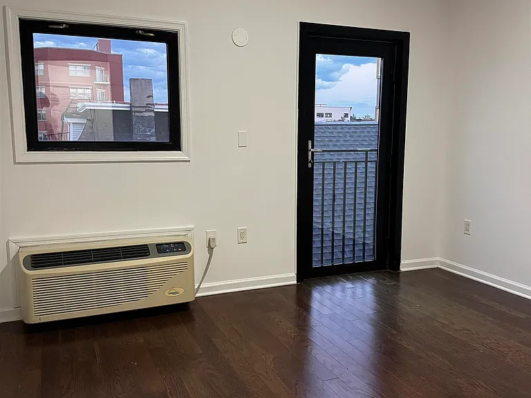 190 Culver Ave #304 — Photo 8