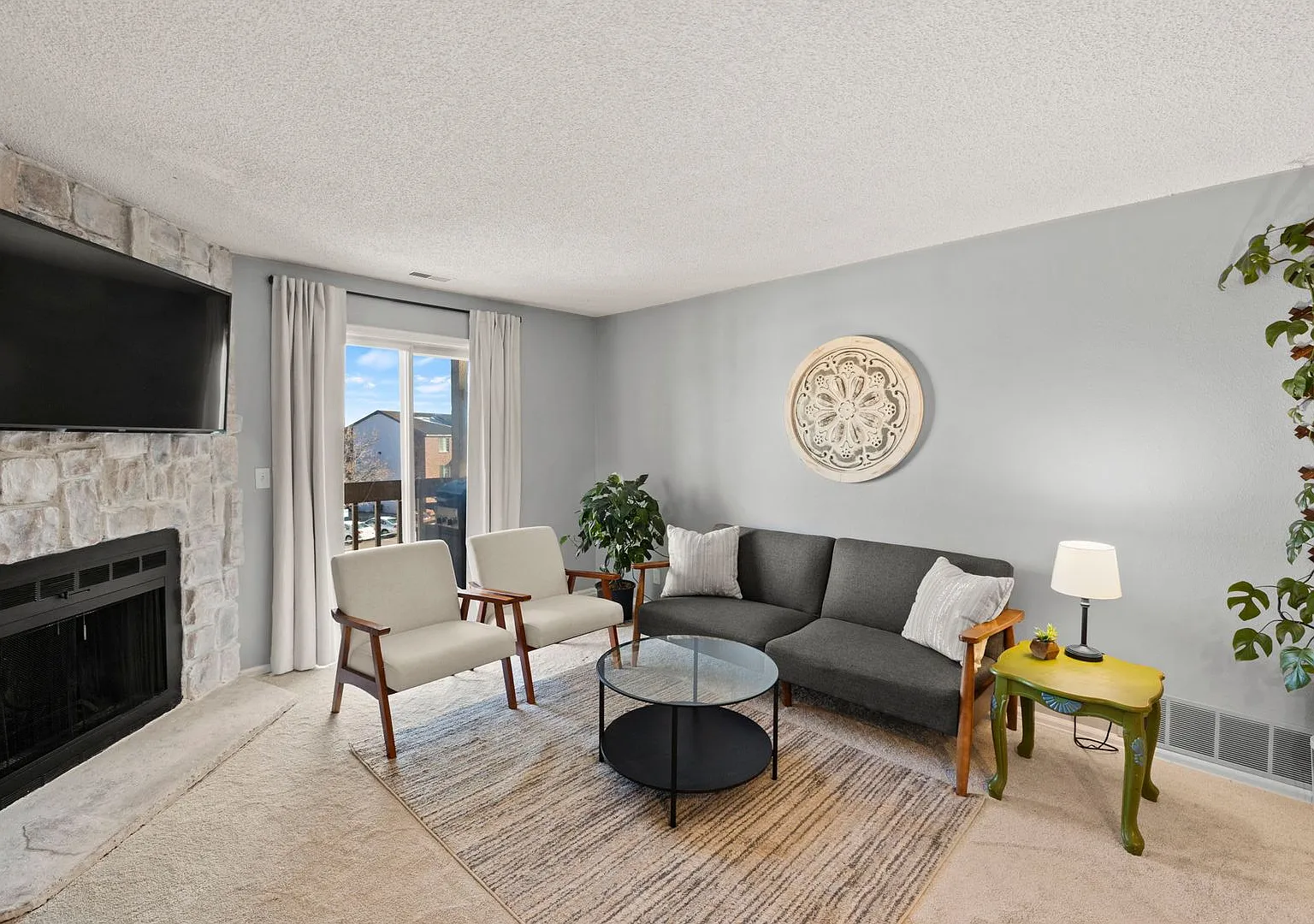 Beautiful Southwest Colorado Springs Condo Near Fort Carson — Photo 4
