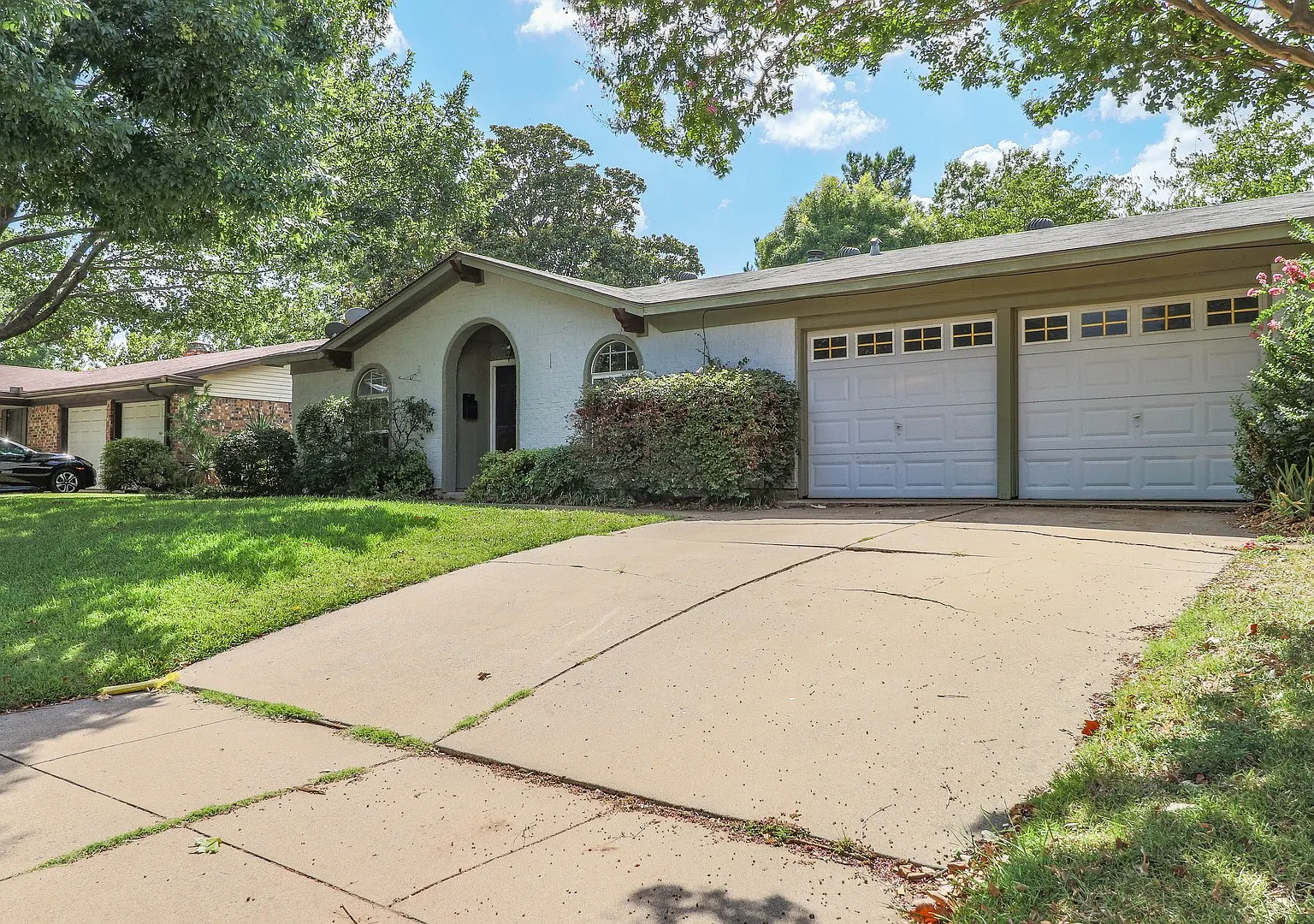 Nestled in a prime Fort Worth location, this charming 3-bedroom, 2-bathroom single-family home of... — Photo 3