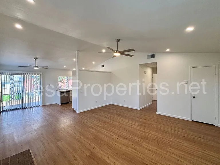 194 S Loretta St — Photo 4