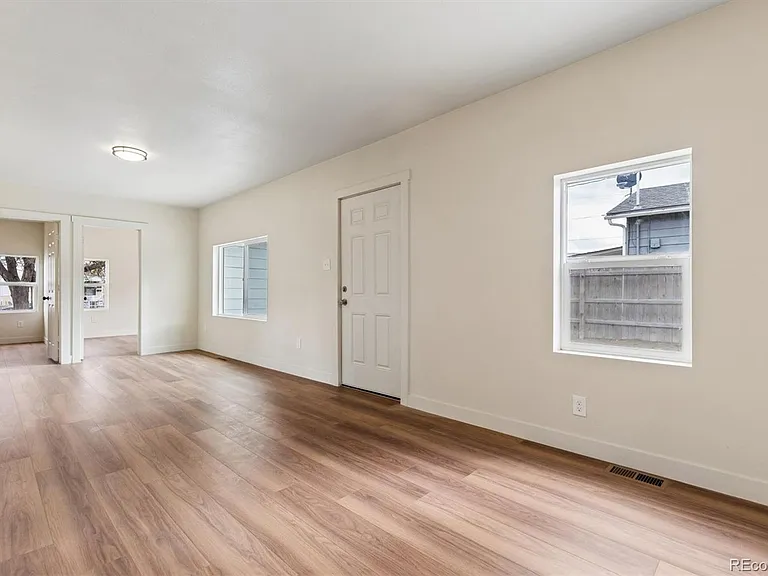 1285 S Irving St — Photo 6