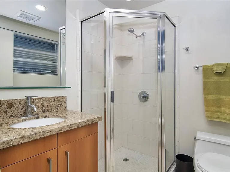 Second bedroom bath