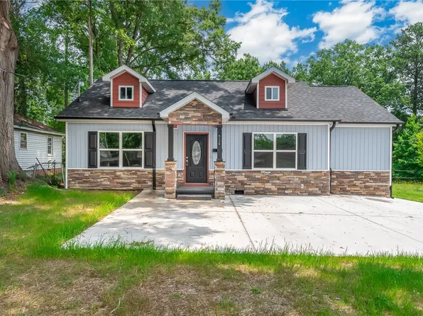 714 Highland Park Dr, Greenwood, SC 29649