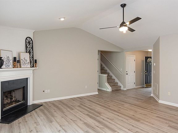 3rd image of 9 Cog Hill Dr