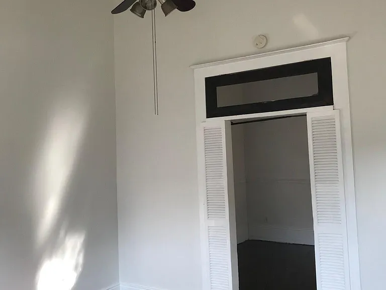 415 S Scott St — Photo 4
